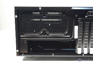thumb 00033 SILVERSTONE GD08 HTPC XTREMEHARDWARE.COM